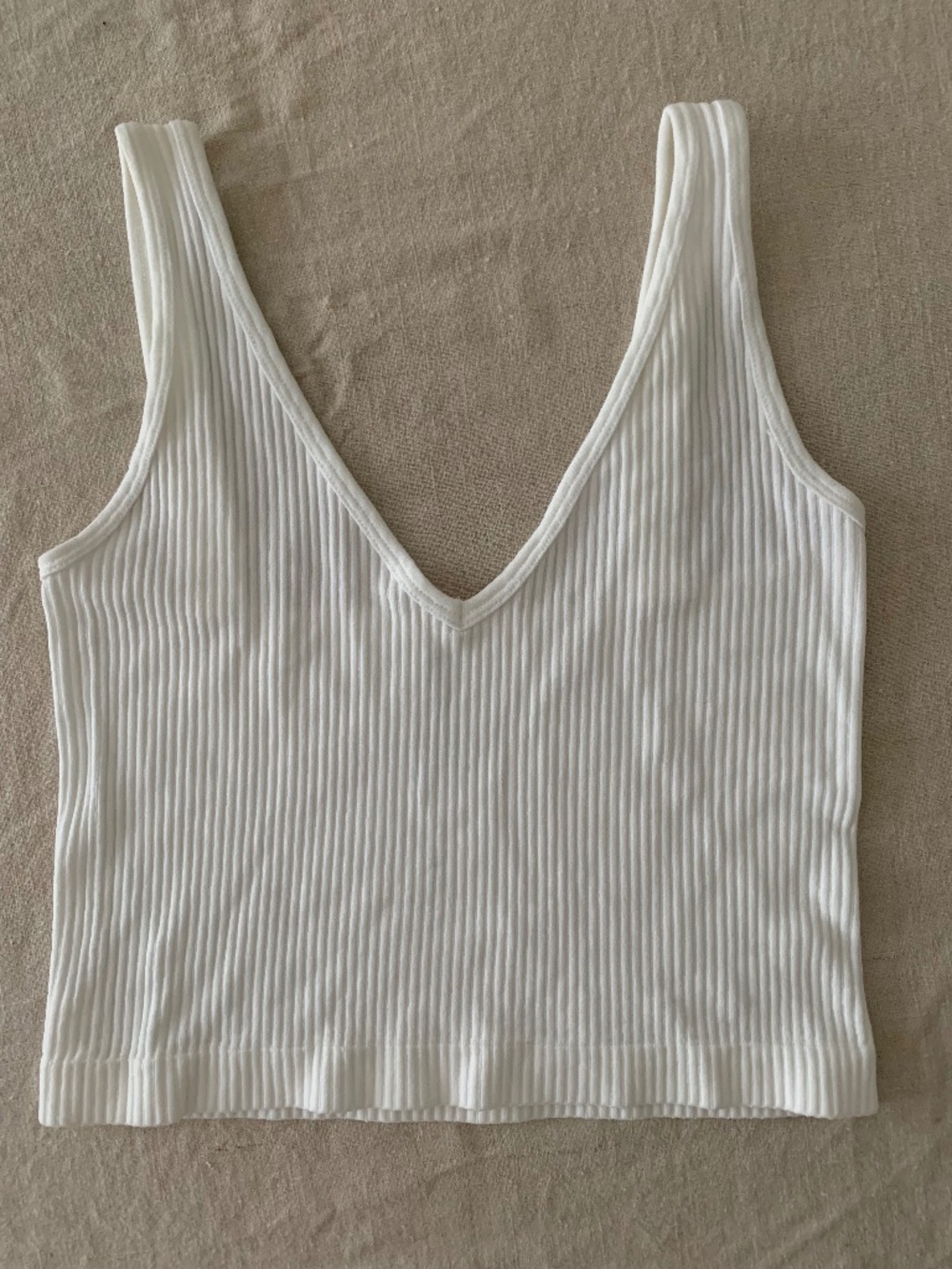 Auden White Ribbed Seamless V-Neck Cropped Tank Cami M/L